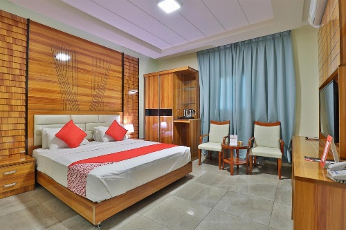 Blue Diamond Hotel image 2